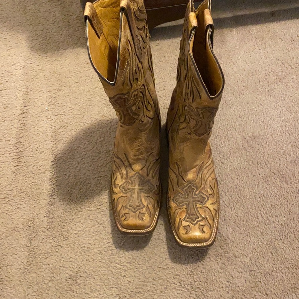 Buckle Exclusive Coral Boots